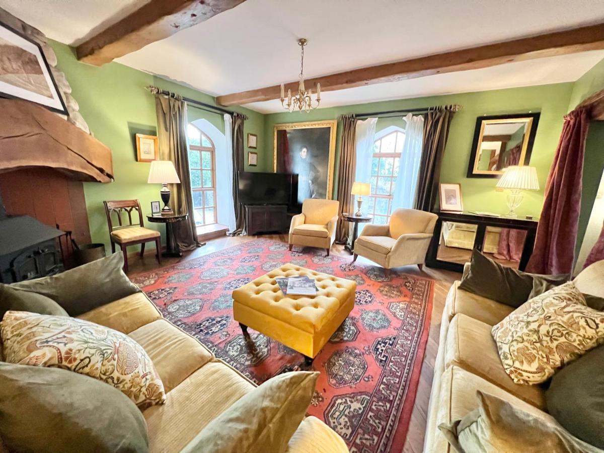 Tan-Yr-Ogo Gate Lodge, Gwrych Castle Llanddulas Extérieur photo