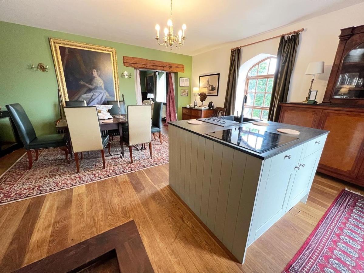 Tan-Yr-Ogo Gate Lodge, Gwrych Castle Llanddulas Extérieur photo